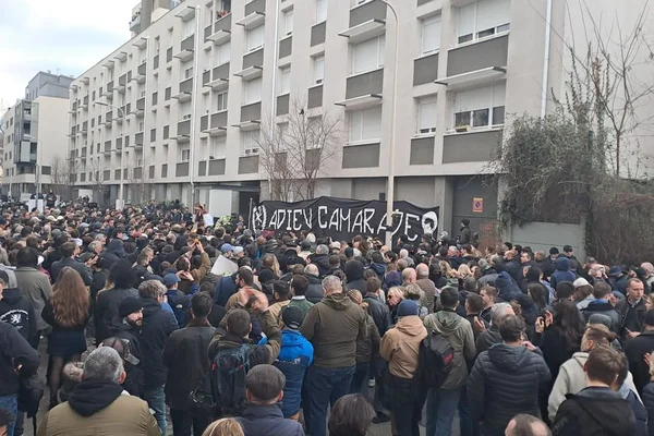 Les participants à la marche rendent un dernier hommage au « camarade » Quentin.