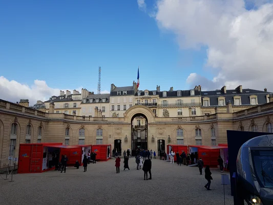 Cour d'honneur du Palais de l'Élysée lors de la Grande Exposition du Fabriqué en France.