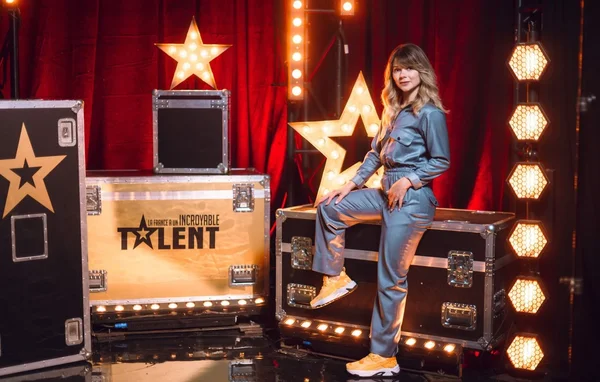 Juju Fitcats est la nouvelle présentatrice de « La France a un incroyable talent, ça conitinue »