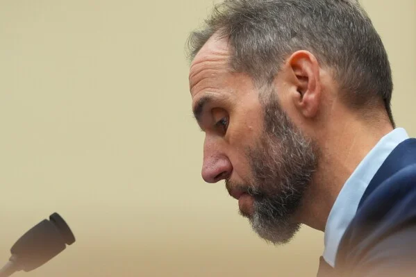 L'ancien procureur spécial Jack Smith témoignant devant le Comité judiciaire de la Chambre.