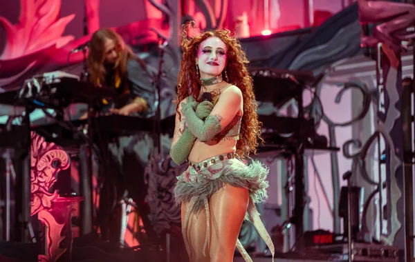 Chappell Roan sur scène lors de son concert à Paris en août 2025.