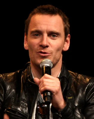Michael Fassbender au micro lors du Wondercon 2012 à Anaheim, Californie.