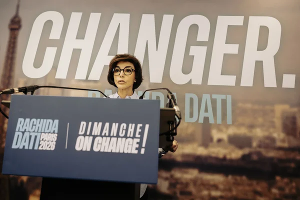 Rachida Dati lors d'une campagne pour les municipales à Paris en 2026.