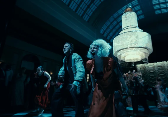 Affiche de 'The Bride' de Maggie Gyllenhaal avec Jessie Buckley et Christian Bale.