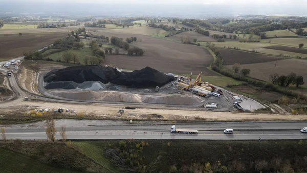 Site d'extraction à côté de l'autoroute A69