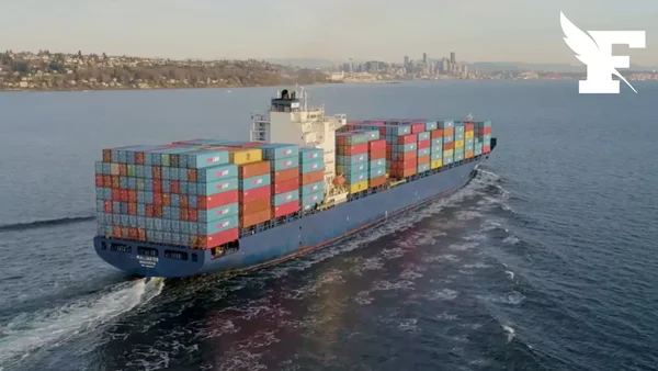 Un navire iranien qui appartiendrait à la flotte contrôlée par des proches de l'ayatollah Khamenei immobilisé.