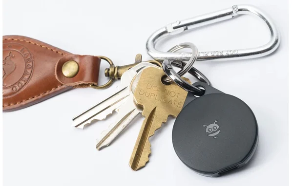 Interface de réclamation de bagages et échange de messages pour localiser un objet perdu.