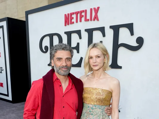 Oscar Isaac et Carey Mulligan lors d'une interview exclusive pour la saison 2 de 'Beef'.