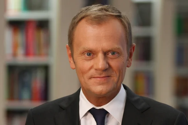 Portrait de Donald Tusk à l'Université WSB de Toruń.
