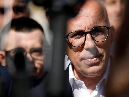 Gros plan d'Éric Ciotti lors de l'analyse de sa campagne électorale à Nice.