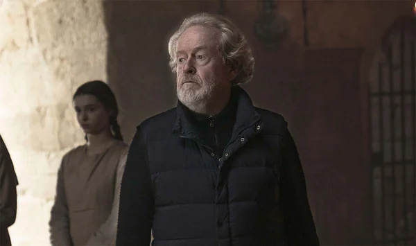 Ridley Scott lors d'une séance de travail ou d'interview.