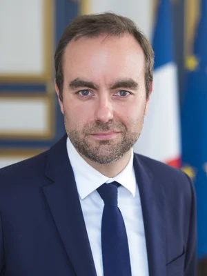 Portrait officiel de Sébastien Lecornu.