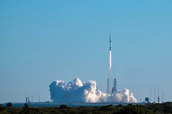 Décollage de la fusée New Glenn de Blue Origin depuis la station Space Force de Cape Canaveral en Floride.