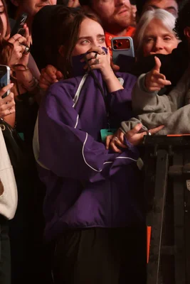 Billie Eilish visiblement émue lors de sa performance avec Justin Bieber à Coachella.