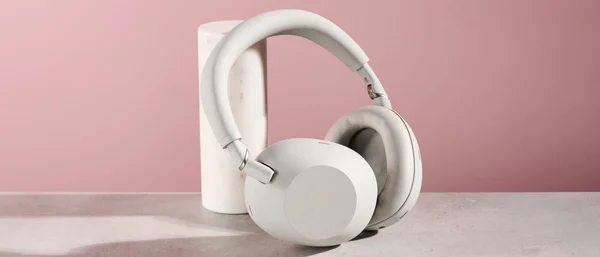 Le Sony WH-1000XM6 en version blanche, alliant les meilleurs atouts des générations précédentes.