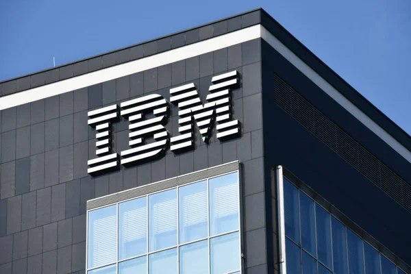 IBM paie 17 millions de dollars pour régler les allégations de DEI dans la première victoire du False Claims Act du DOJ | Benzinga France