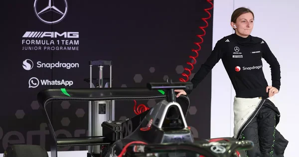 Doriane Pin lors d'une session sur simulateur avec le Mercedes-AMG Formula 1 Team Junior Programme.