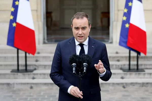 Sébastien Lecornu promettant une solution pour les artisans boulangers.