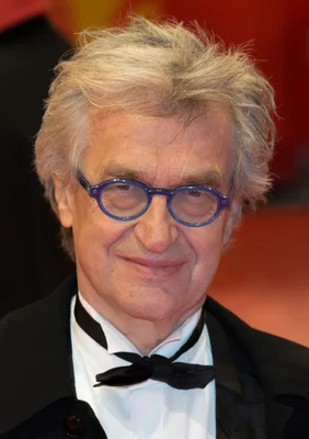 Scène du film 'Perfect Days' dans un bain public japonais.