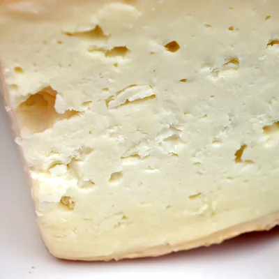 Détail de la pâte d'un Maroilles, fromage au lait de vache à pâte molle.
