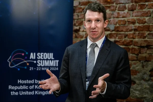 Page d'accueil du site d'Anthropic présentant la famille de modèles fondamentaux IA Claude.