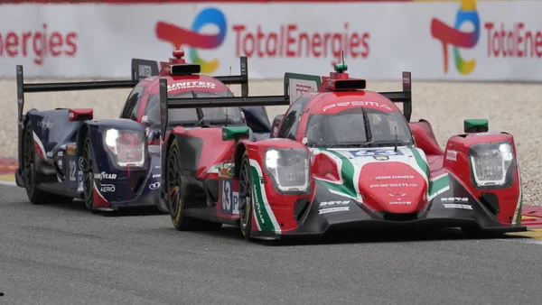 La voiture Oreca 07 de l'équipe Prema Racing, dont Doriane Pin fait partie de l'équipage, en pleine course lors des 6 heures de Spa-Francorchamps 2023.