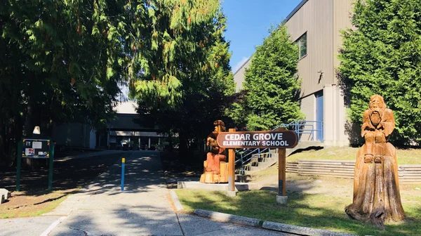 L'entrée de l'école primaire Cedar Grove Elementary.