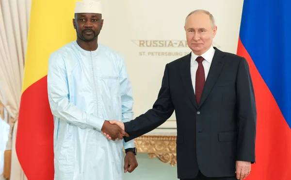 Rencontre entre Assimi Goïta et Vladimir Poutine en juillet 2023.