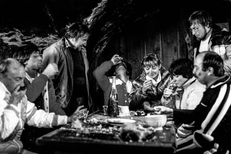 La troupe du Splendid réunie en 1979 lors du tournage des Bronzés font du ski.