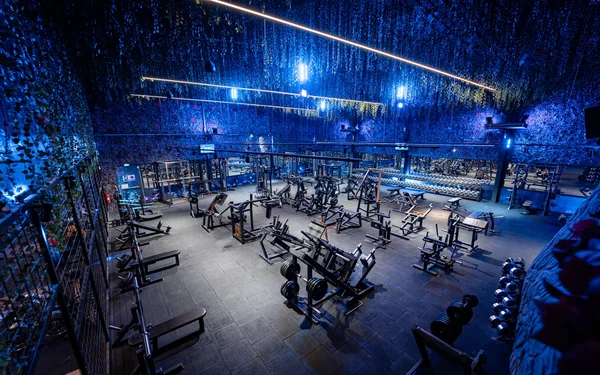 Vue d'ensemble de la salle de sport immersive Clark Powell à Toulouse Montaudran.