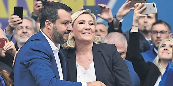 Matteo Salvini et Marine Le Pen réunis lors du rassemblement de l'extrême droite européenne à Milan.