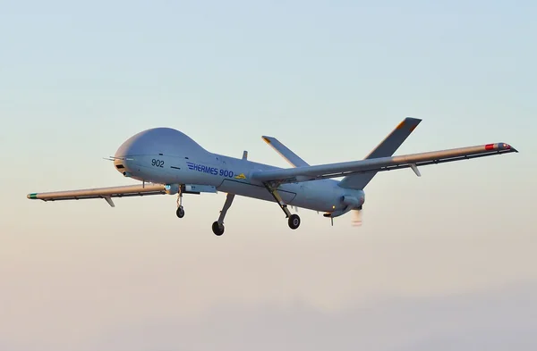 Le drone Hermes 900 de l'entreprise israélienne Elbit Systems en plein vol.