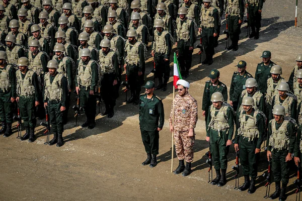 Membres des Gardiens de la Révolution iranienne lors d'un rassemblement militaire.