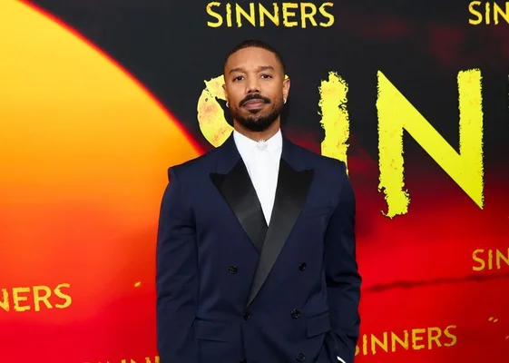 Portrait de Michael B. Jordan, lauréat d'un Oscar pour son rôle dans « Sinners ».