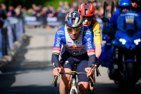 Mattias Skjelmose en pleine action lors de l'Amstel Gold Race.