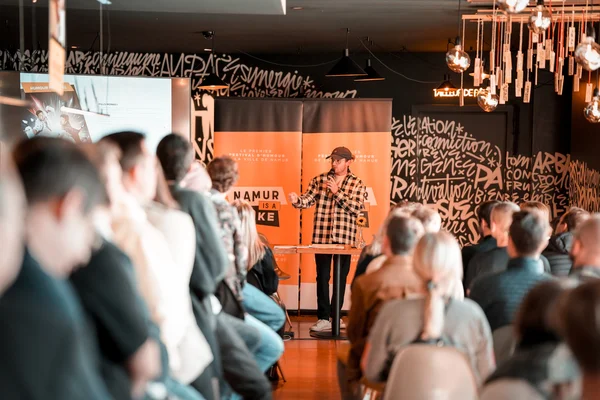 Conférence et présentation dans le cadre du festival d'humour Namur is a Joke.