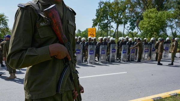 Guerre au Moyen-Orient : le flou plane sur les négociations prévues entre les USA et l'Iran à Islamabad | RTS