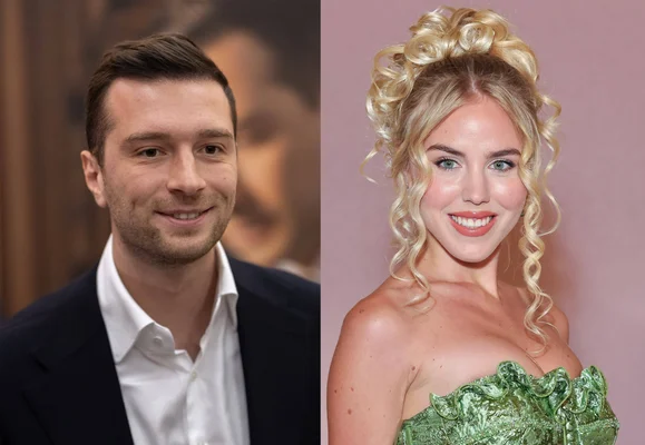 Jordan Bardella et Maria Carolina de Bourbon des Deux-Siciles, en costume et robe verte, posant ensemble lors d'un événement.