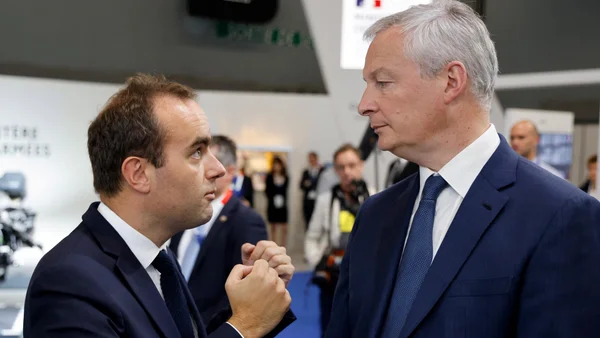 Bruno Le Maire en pleine discussion politique, illustrant son retour au sein du gouvernement.