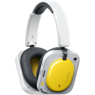 Cette image montre une paire d'écouteurs Nothing Ear (open) avec un arceau blanc, des coussinets noirs à l'intérieur jaune, et un module ovale jaune vif à l'extérieur de l'oreillette droite.