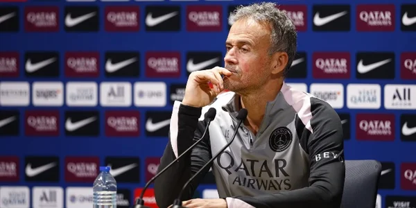 Luis Enrique en conférence de presse avant un match du PSG.
