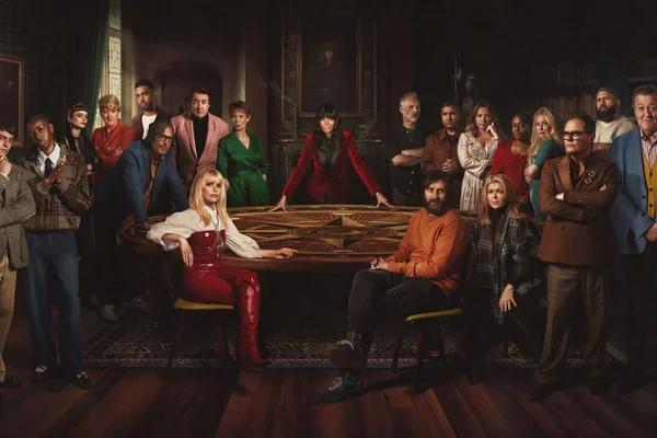 Les célébrités de Celebrity Traitors réunies autour de la table ronde.
