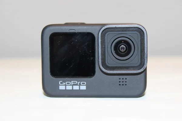 Une caméra d'action GoPro noire, symbole de l'entreprise qui se tourne désormais vers la défense.