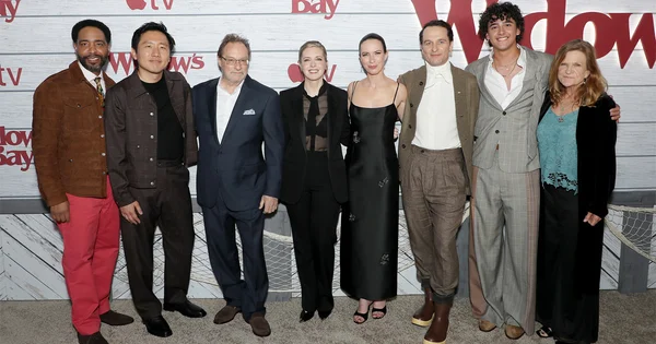Le casting de la série Widow's Bay, avec Matthew Rhys, lors de la promotion de la première.