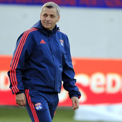 Bruno Génésio sur le terrain avec l'Olympique Lyonnais.