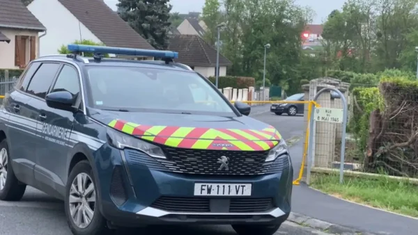 Un véhicule de gendarmerie déployé lors de l'enquête.