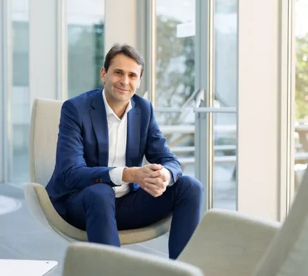 Christophe Fouquet, PDG d'ASML, en extérieur.