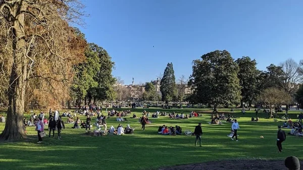 Le cadre paisible d'un parc bordelais, lieu des séances de sport gratuites du dimanche.