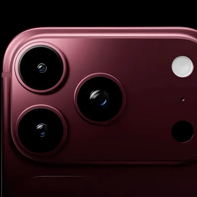 Module photo de l'iPhone 18 Pro Max, dévoilant une finition bordeaux.