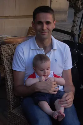 Christophe Fouquet, PDG d'ASML, dans un moment personnel avec un enfant.